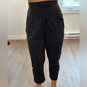 Lululemon super High-Waisted Black Cropped Pants